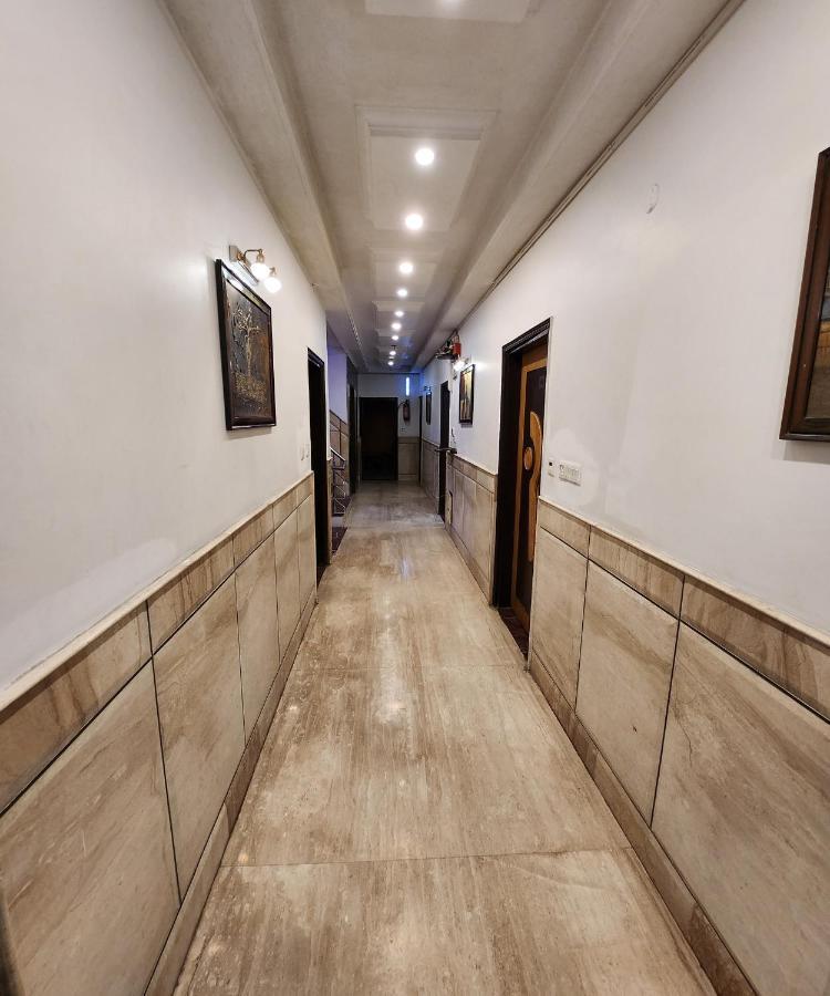 Capital O 6408 Delhi Heart Hotel New Delhi
