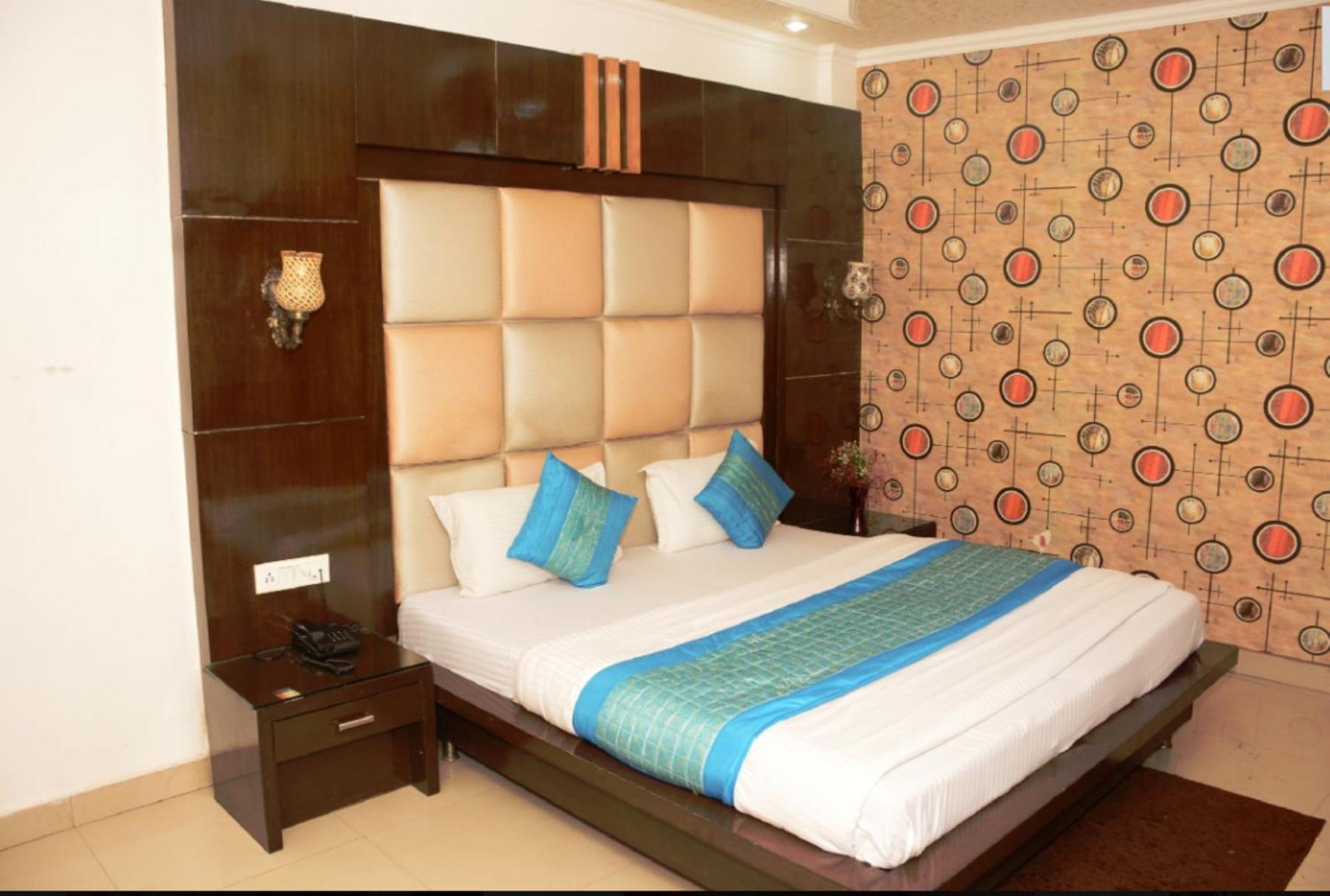Capital O 6408 Delhi Heart