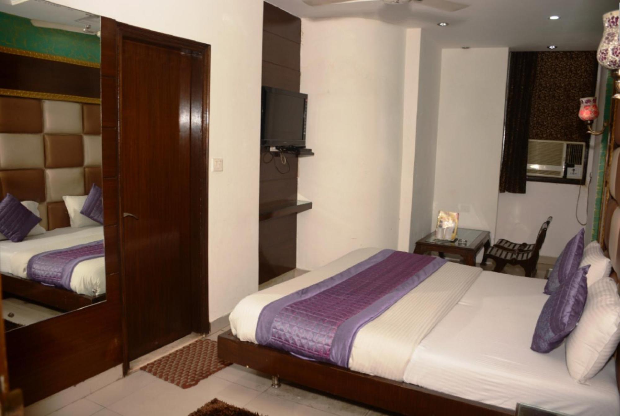 Hotel Capital O 6408 Delhi Heart