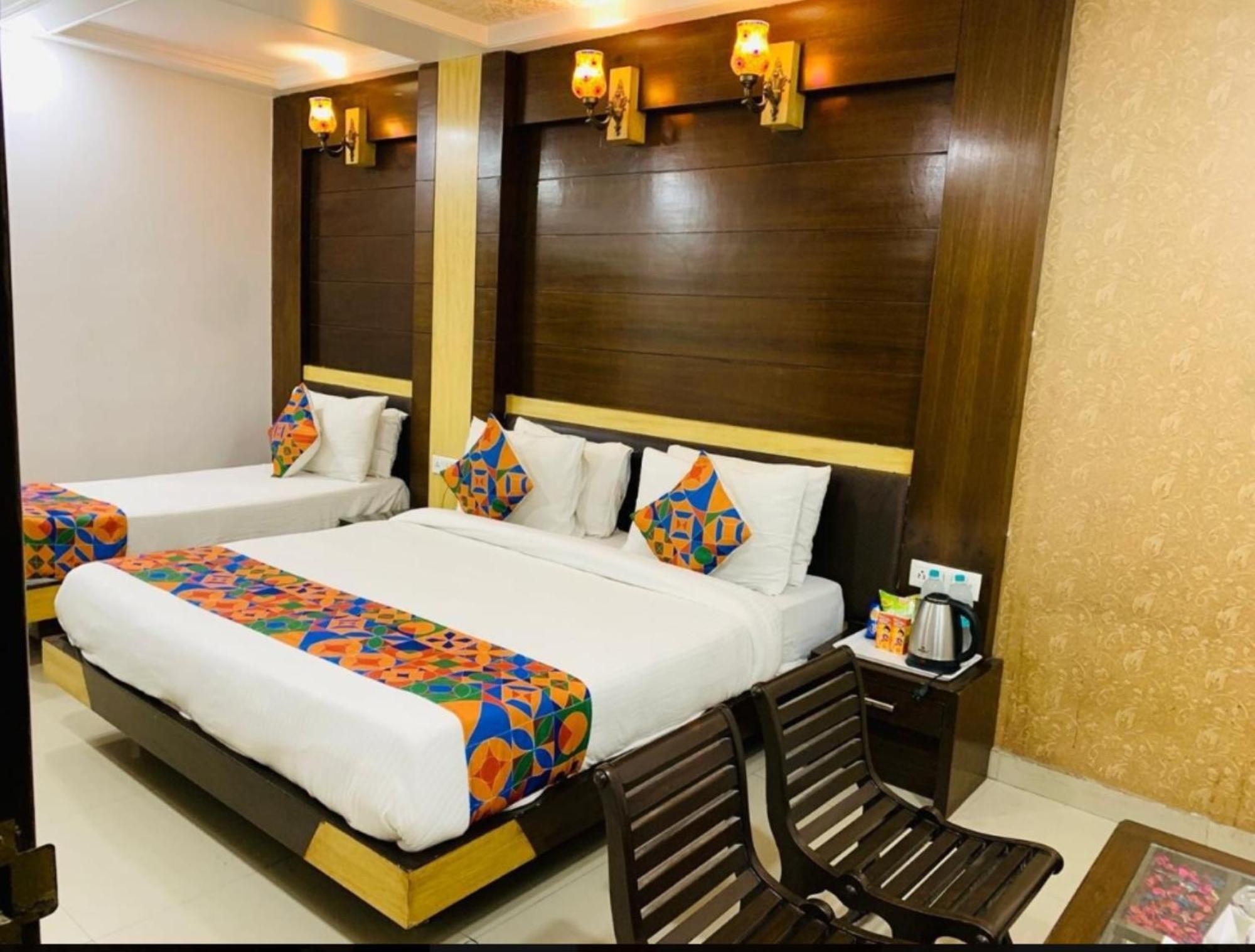 Capital O 6408 Delhi Heart Hotel New Delhi