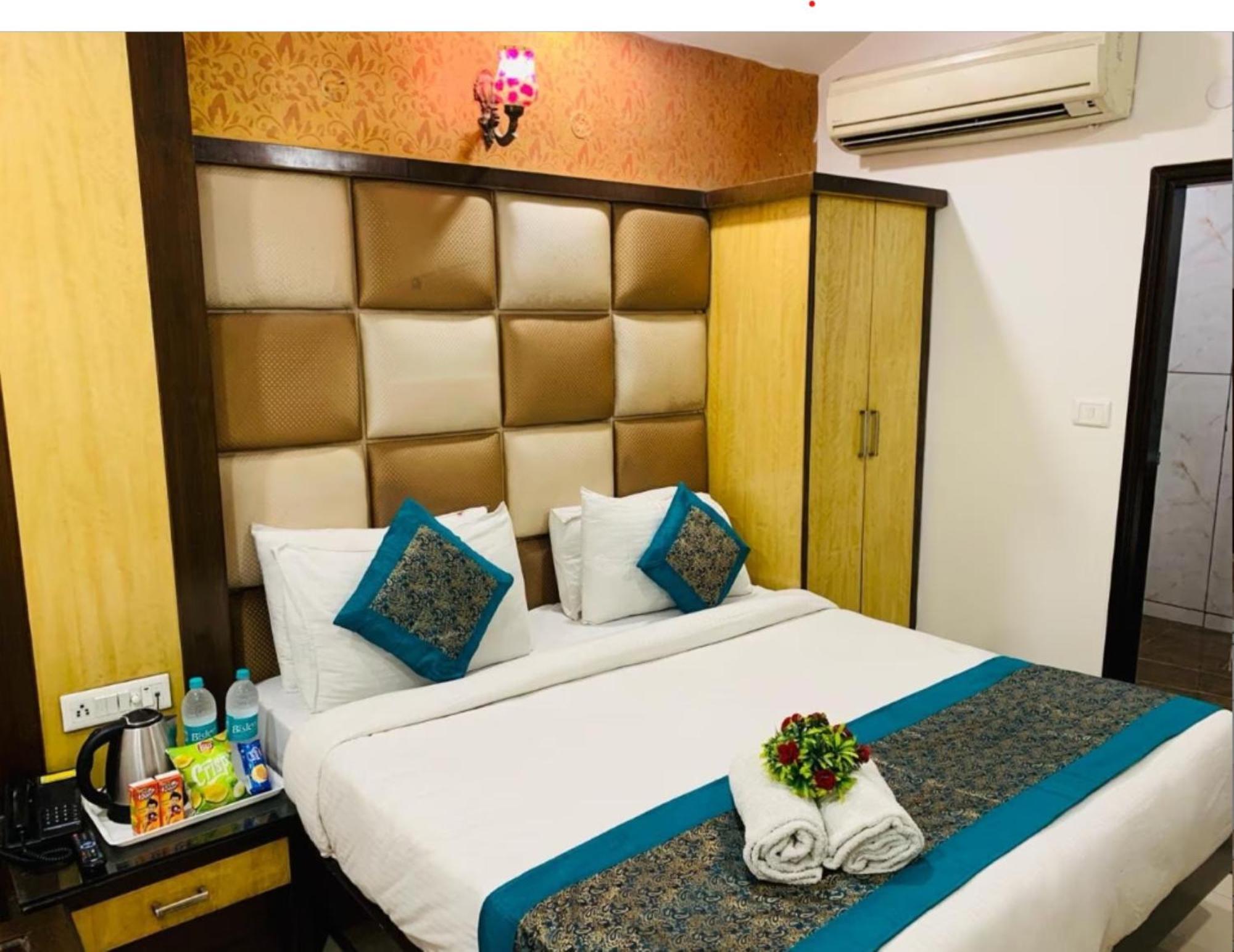 Capital O 6408 Delhi Heart New Delhi