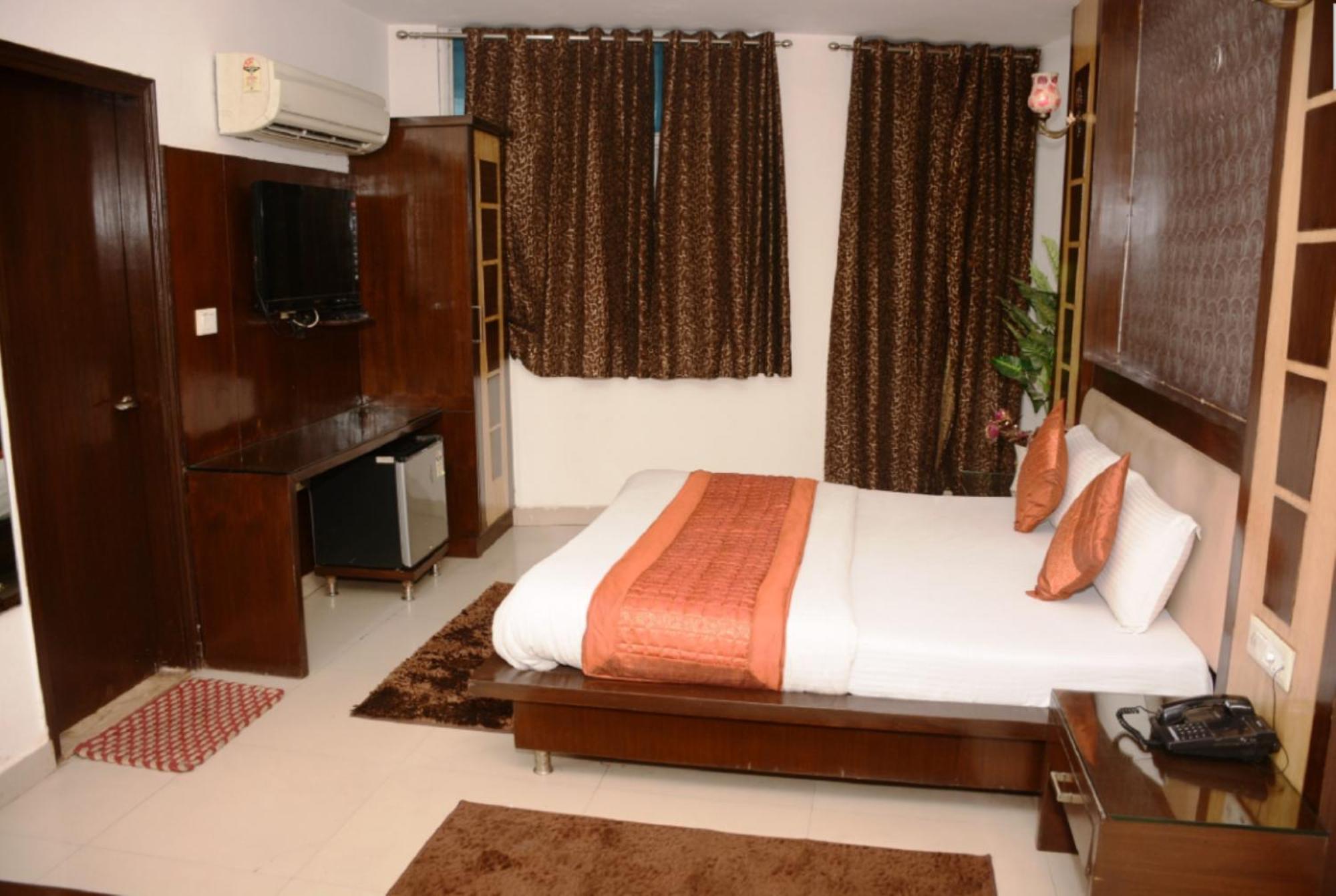 Capital O 6408 Delhi Heart Hotel