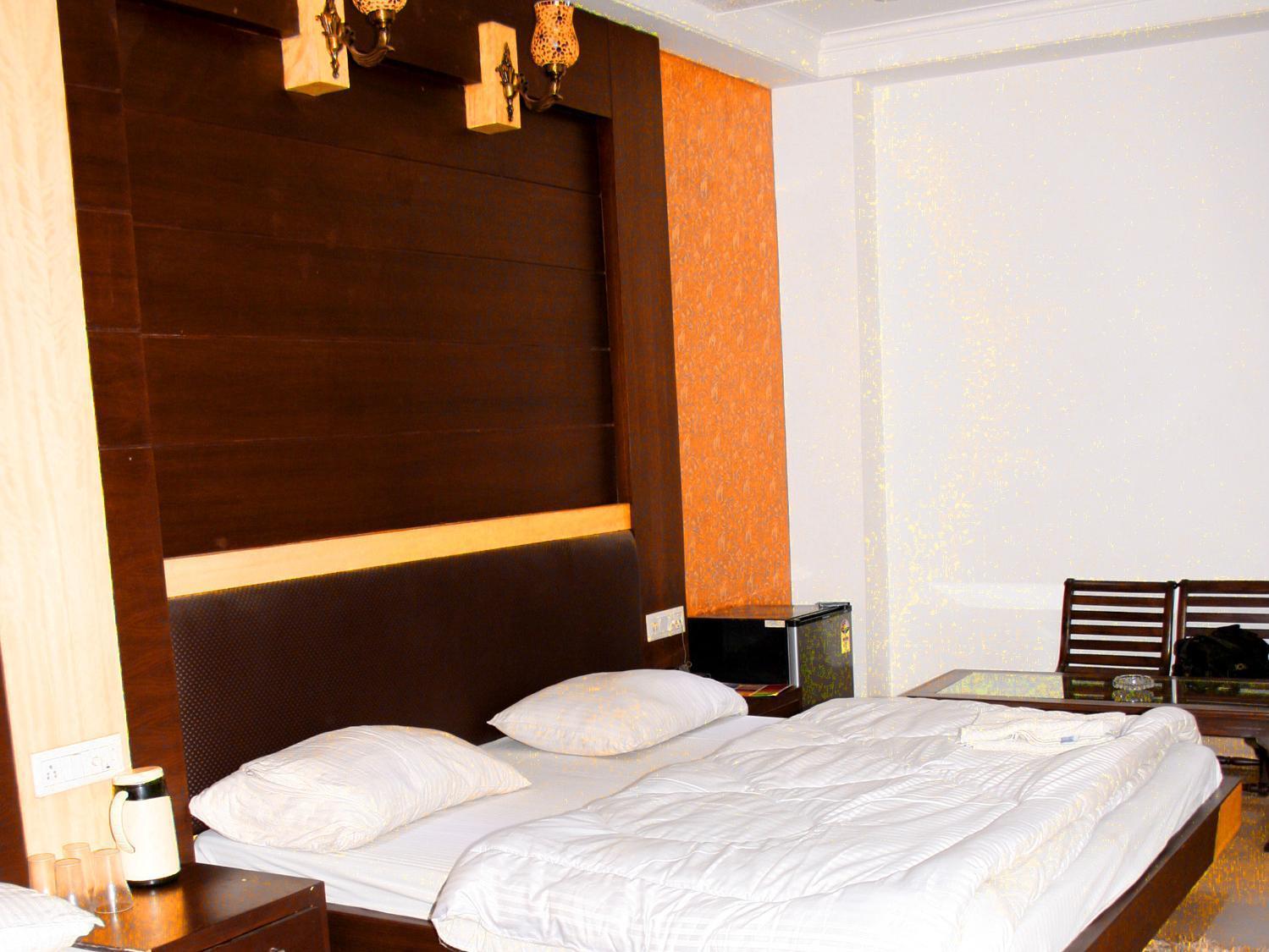 Capital O 6408 Delhi Heart Hotel New Delhi