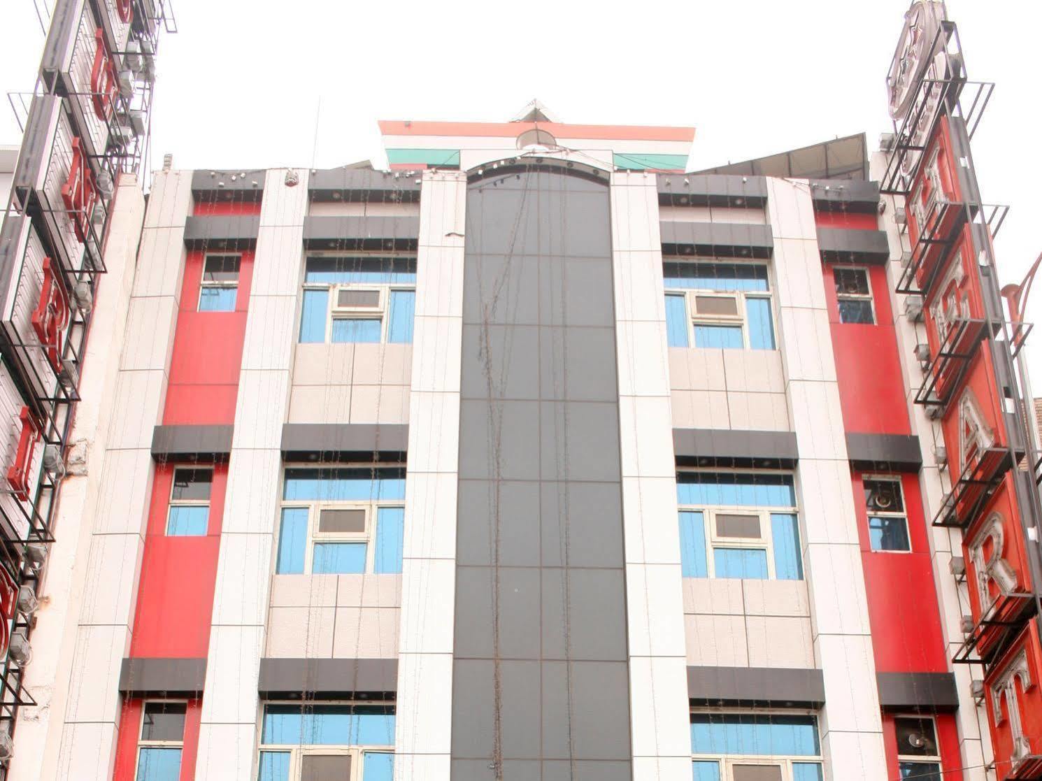 Capital O 6408 Delhi Heart New Delhi